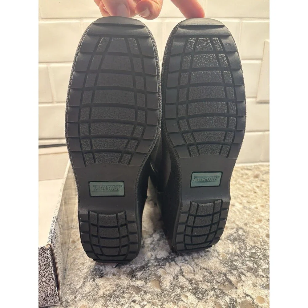 Khombu Women’s Size 9 Waterproof Black Winter‎ Boots Flaw